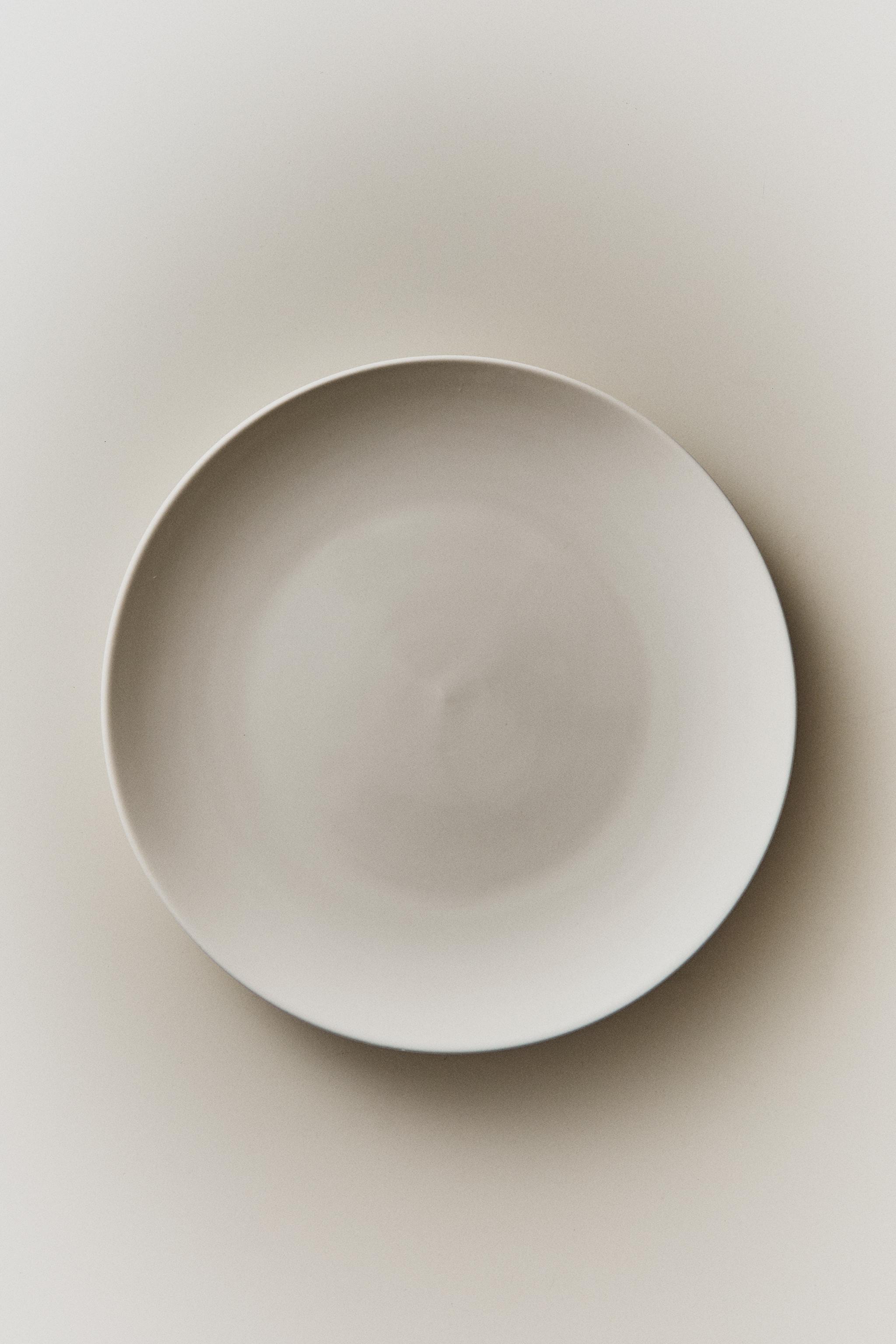 STONEWARE DINNER PLATE